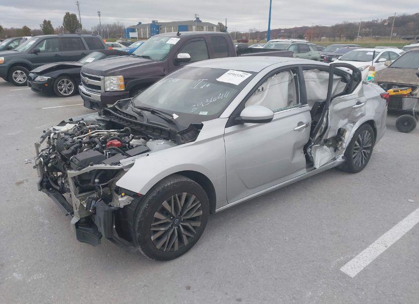 Photo 2 of 2023 Nissan Altima SV FWD (VIN 1N4BL4DV0PN393644)