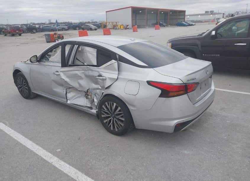 Photo 3 of 2023 Nissan Altima SV FWD (VIN 1N4BL4DV0PN393644)