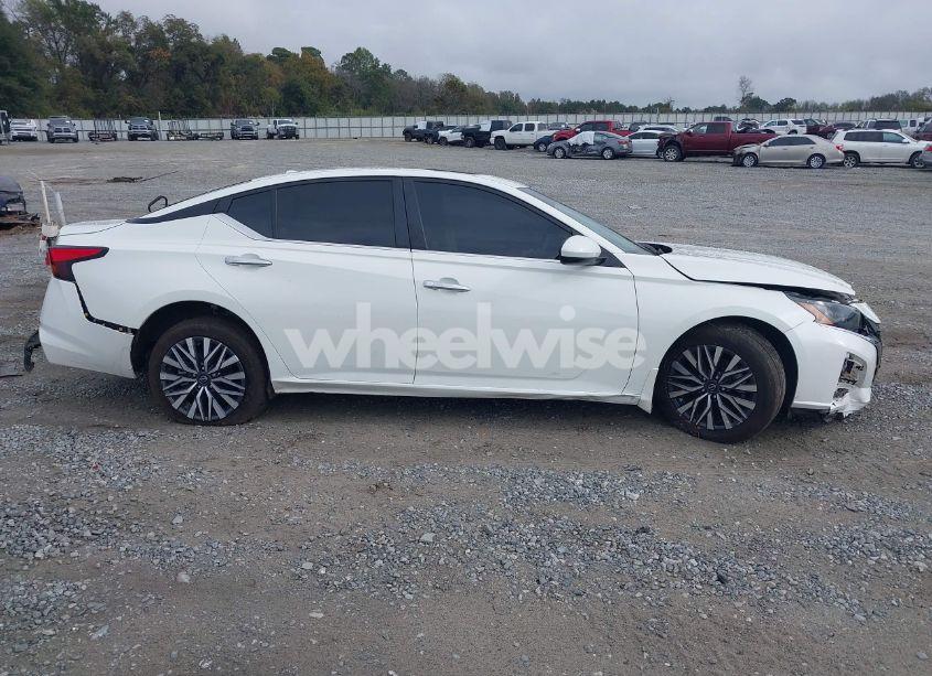 Photo 12 of 2023 Nissan Altima SV FWD (VIN 1N4BL4DV0PN395121)