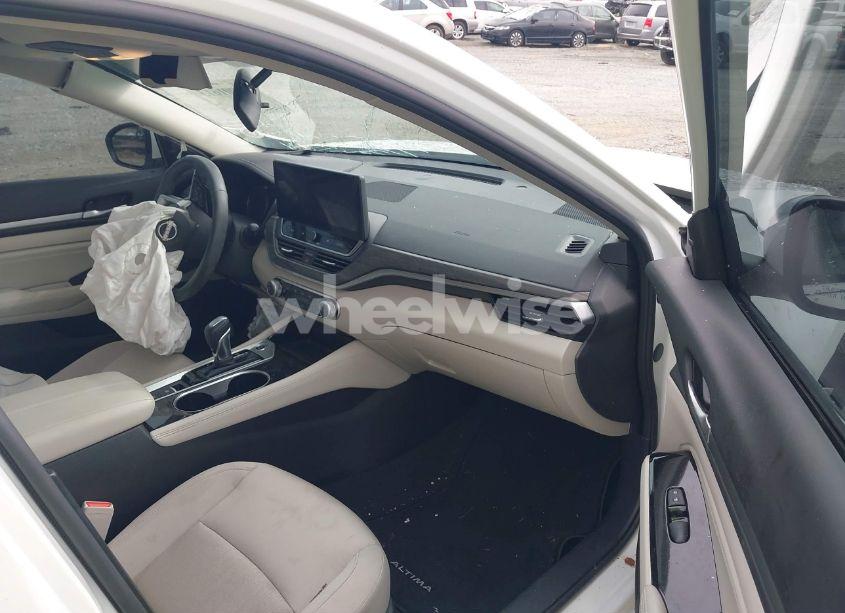 Photo 5 of 2023 Nissan Altima SV FWD (VIN 1N4BL4DV0PN395121)