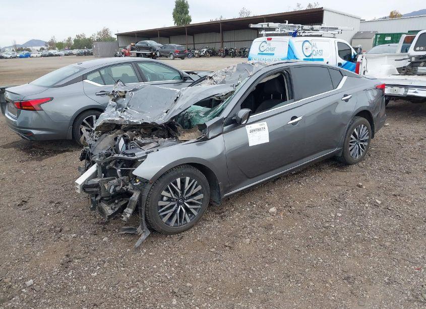 Photo 2 of 2023 Nissan Altima SV FWD (VIN 1N4BL4DV0PN400446)