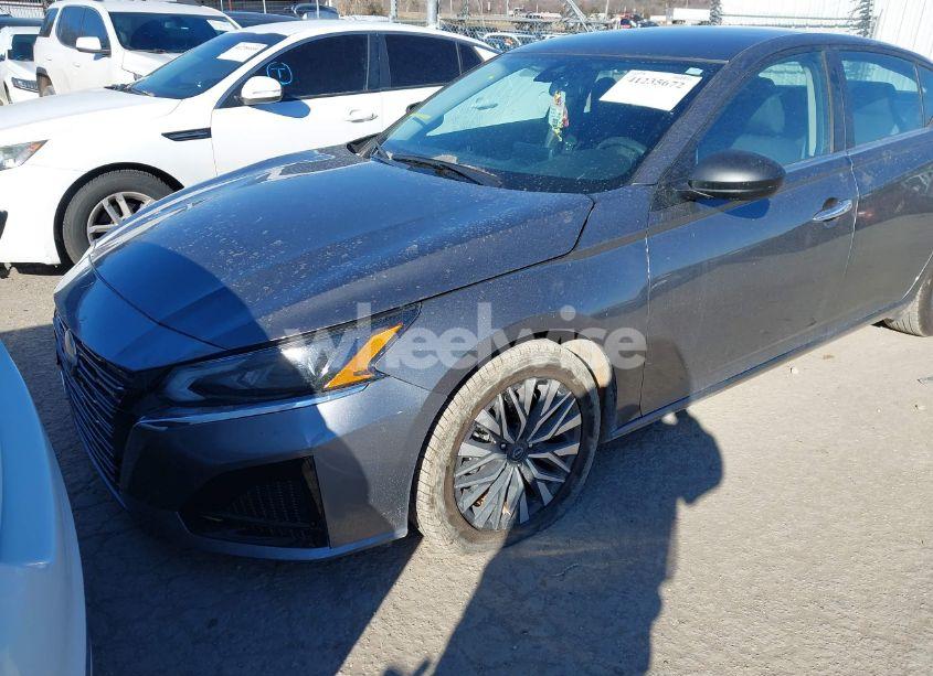 Photo 2 of 2024 Nissan Altima SV FWD (VIN 1N4BL4DV0RN312029)