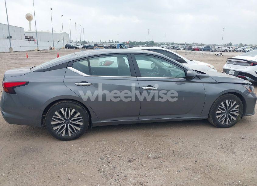 Photo 13 of 2024 Nissan Altima SV FWD (VIN 1N4BL4DV0RN333074)