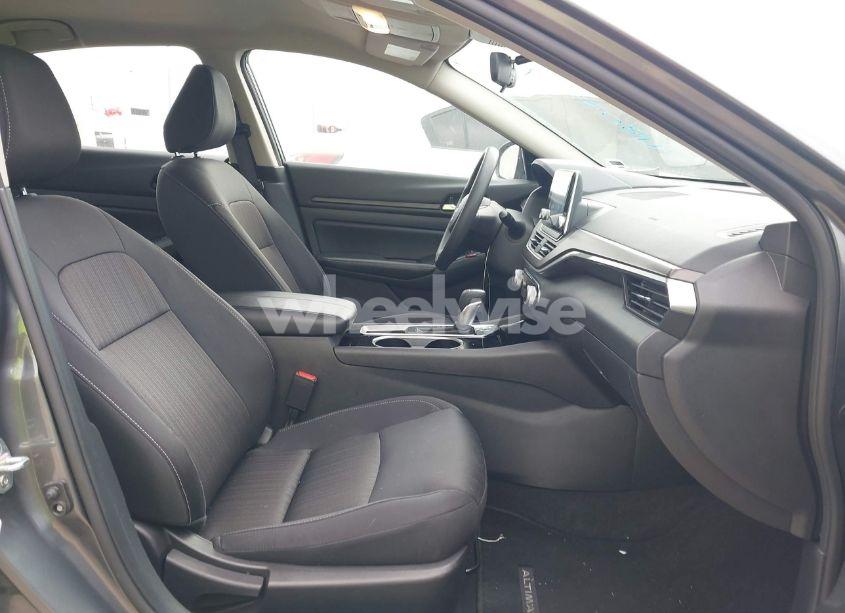 Photo 5 of 2024 Nissan Altima SV FWD (VIN 1N4BL4DV0RN333074)