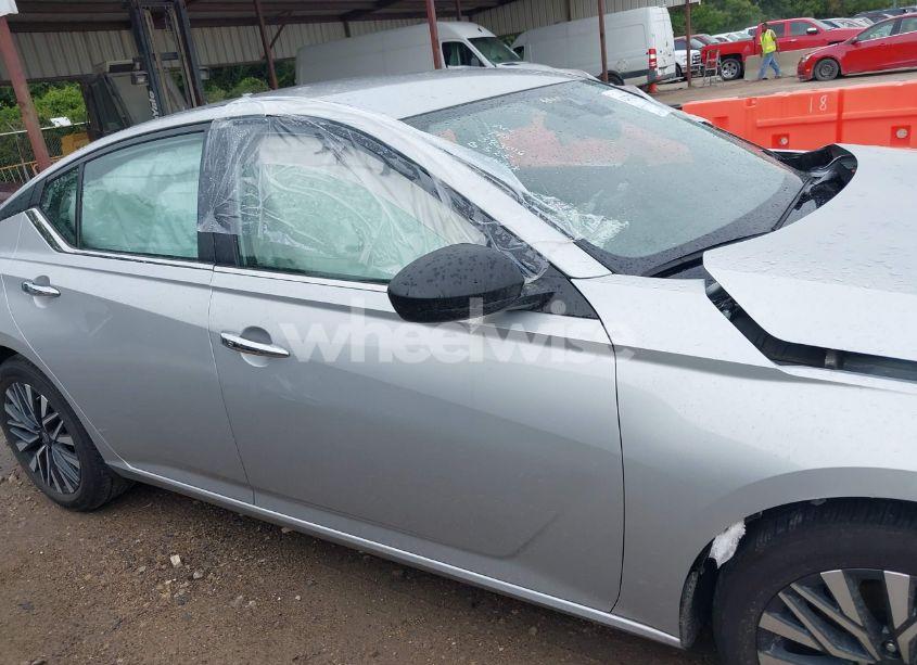 Photo 12 of 2024 Nissan Altima SV FWD (VIN 1N4BL4DV0RN339327)