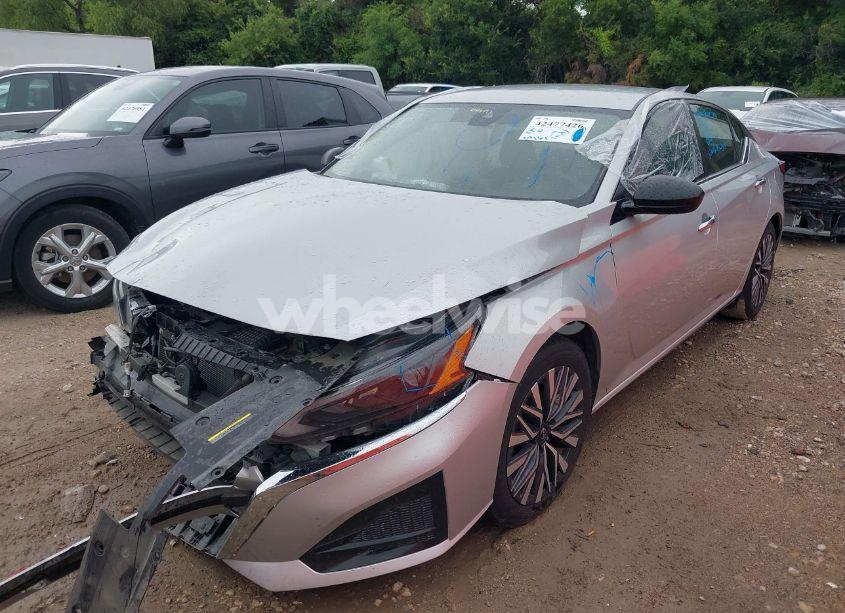 Photo 2 of 2024 Nissan Altima SV FWD (VIN 1N4BL4DV0RN339327)