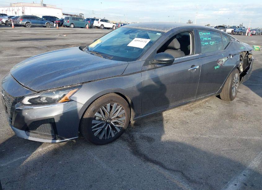 Photo 2 of 2024 Nissan Altima SV FWD (VIN 1N4BL4DV0RN350330)