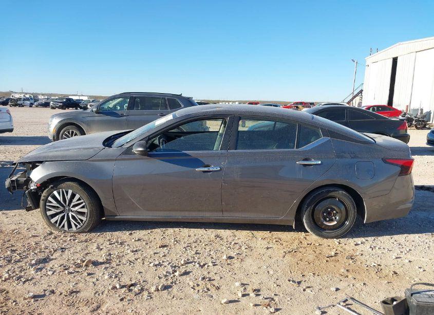 Photo 14 of 2024 Nissan Altima SV FWD (VIN 1N4BL4DV0RN352840)