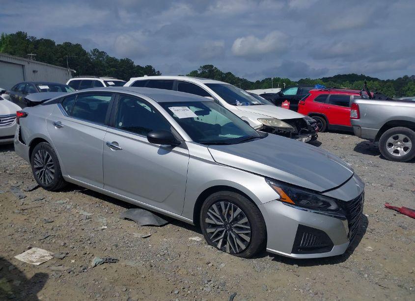 Photo 13 of 2024 Nissan Altima SV FWD (VIN 1N4BL4DV0RN352997)