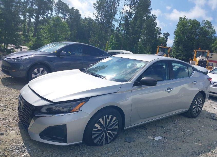 Photo 2 of 2024 Nissan Altima SV FWD (VIN 1N4BL4DV0RN352997)