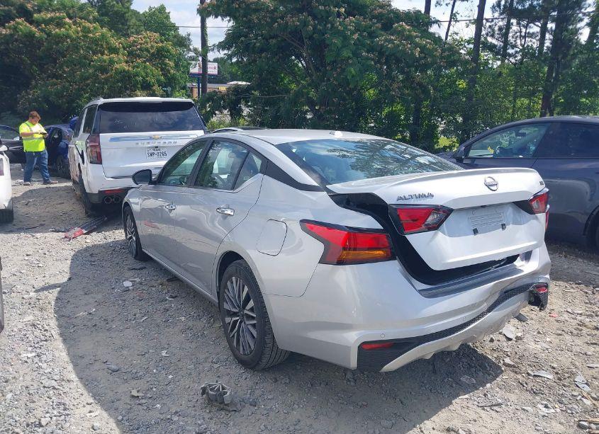 Photo 3 of 2024 Nissan Altima SV FWD (VIN 1N4BL4DV0RN352997)