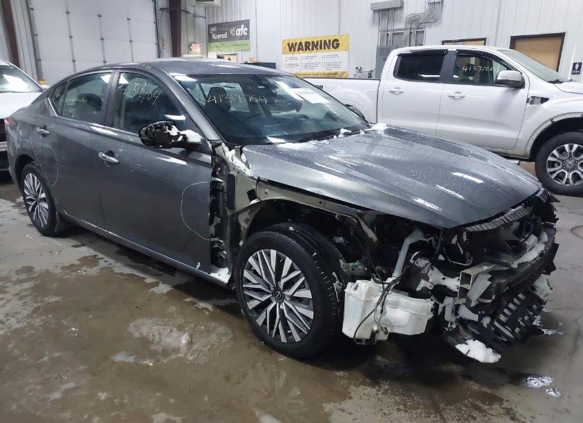 2024 Nissan Altima SV FWD (VIN 1N4BL4DV0RN353616) main photo