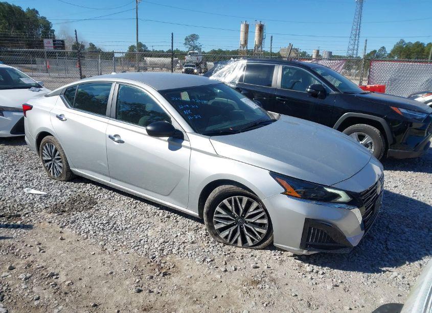 2024 Nissan Altima SV FWD (VIN 1N4BL4DV0RN375471) main photo