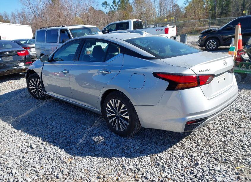 Photo 3 of 2024 Nissan Altima SV FWD (VIN 1N4BL4DV0RN375471)