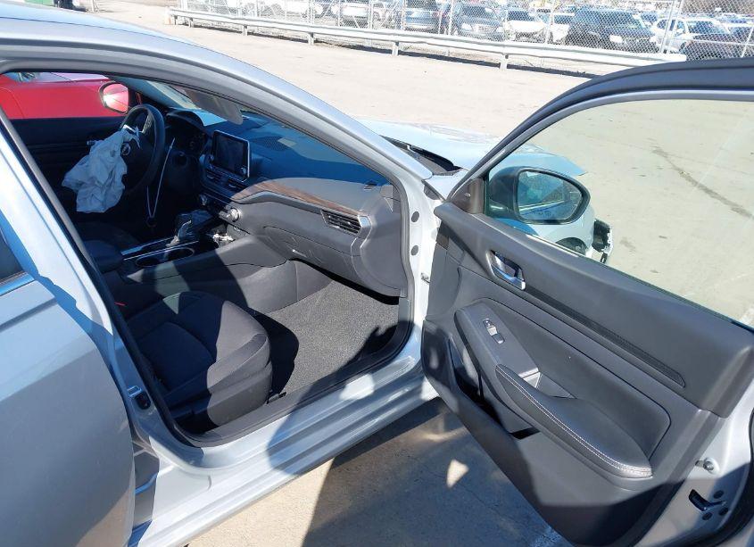 Photo 5 of 2024 Nissan Altima SV FWD (VIN 1N4BL4DV0RN376068)