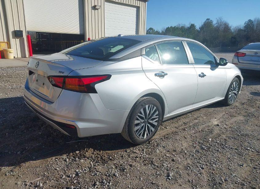 Photo 4 of 2024 Nissan Altima SV FWD (VIN 1N4BL4DV0RN391430)