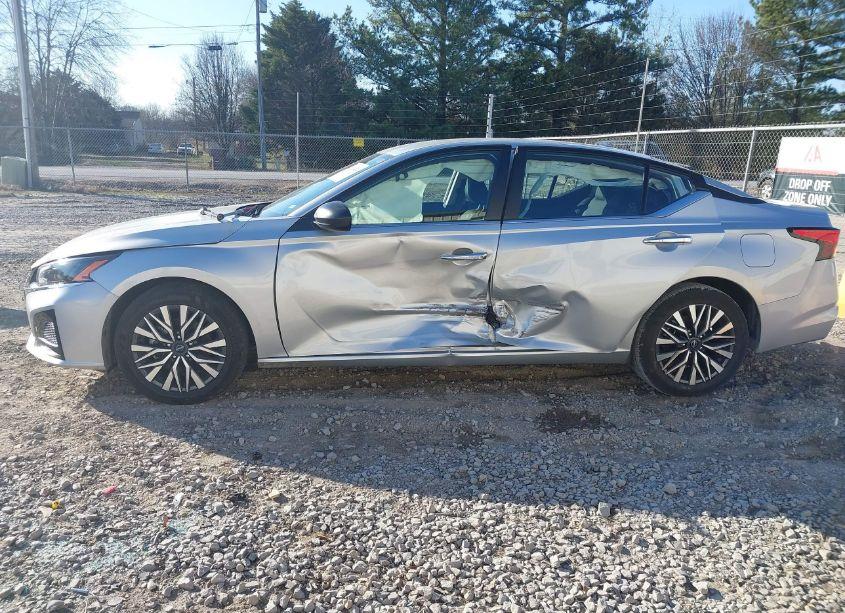 Photo 6 of 2024 Nissan Altima SV FWD (VIN 1N4BL4DV0RN391430)