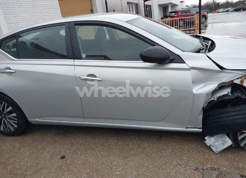 Photo 13 of 2024 Nissan Altima SV FWD (VIN 1N4BL4DV0RN393274)