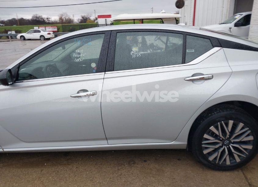 Photo 14 of 2024 Nissan Altima SV FWD (VIN 1N4BL4DV0RN393274)