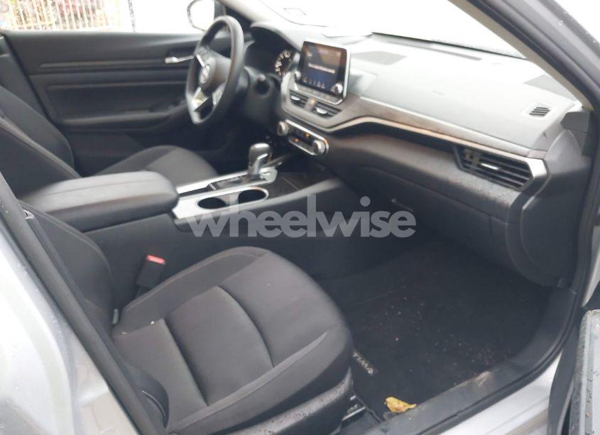 Photo 5 of 2024 Nissan Altima SV FWD (VIN 1N4BL4DV0RN393274)