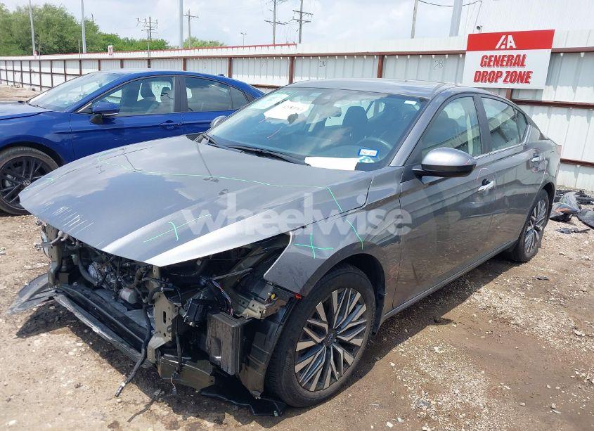 Photo 2 of 2024 Nissan Altima SV FWD (VIN 1N4BL4DV0RN400448)