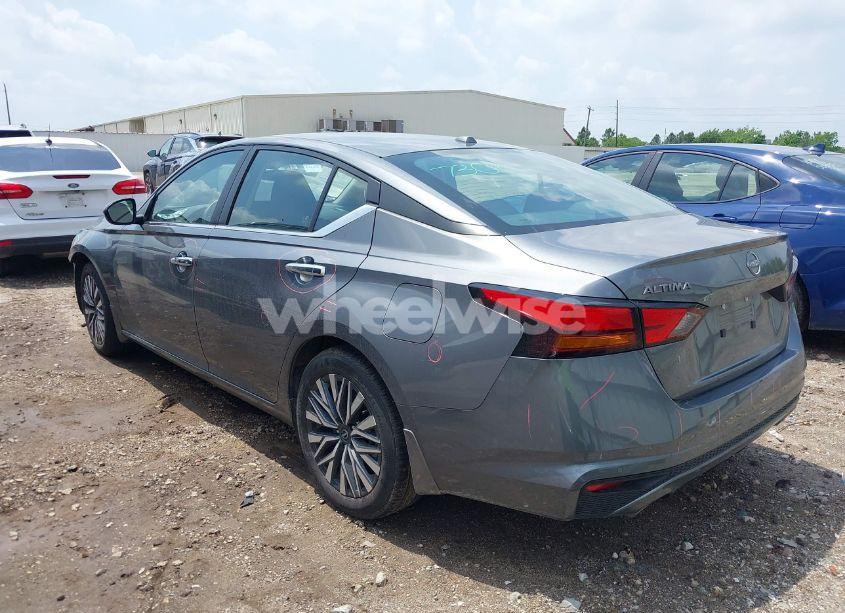 Photo 3 of 2024 Nissan Altima SV FWD (VIN 1N4BL4DV0RN400448)