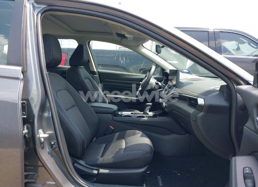 Photo 5 of 2024 Nissan Altima SV FWD (VIN 1N4BL4DV0RN400448)