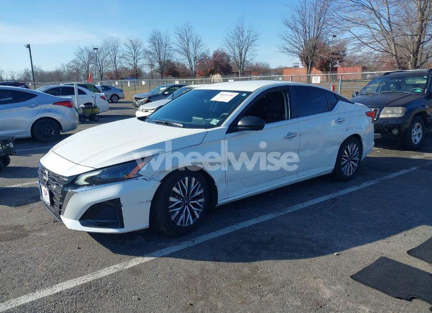 Photo 2 of 2024 Nissan Altima SV FWD (VIN 1N4BL4DV0RN405987)