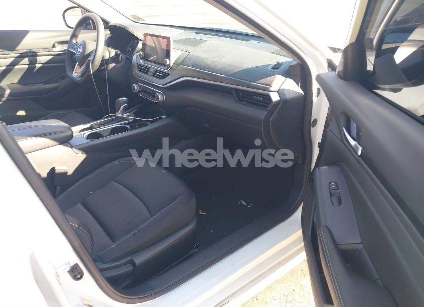 Photo 5 of 2024 Nissan Altima SV FWD (VIN 1N4BL4DV0RN405987)