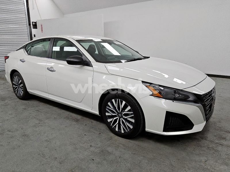 2025 NISSAN ALTIMA SV