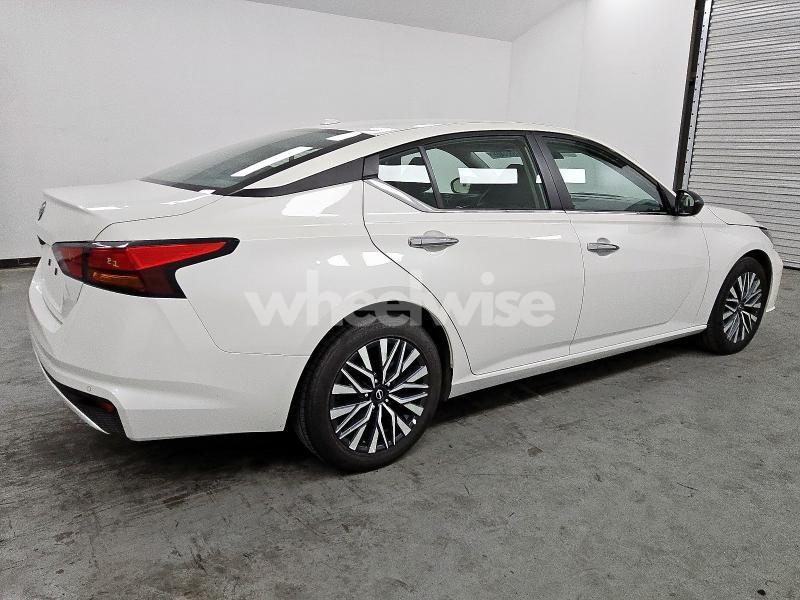 2025 NISSAN ALTIMA SV