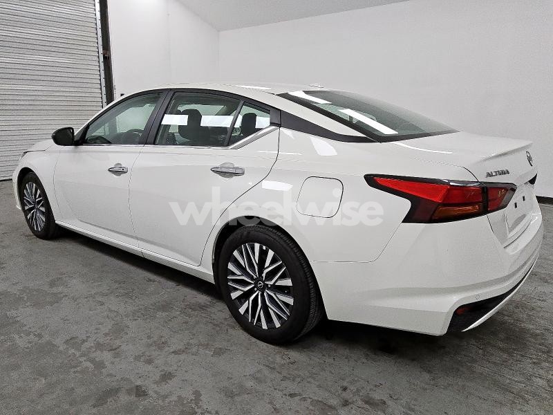 2025 NISSAN ALTIMA SV