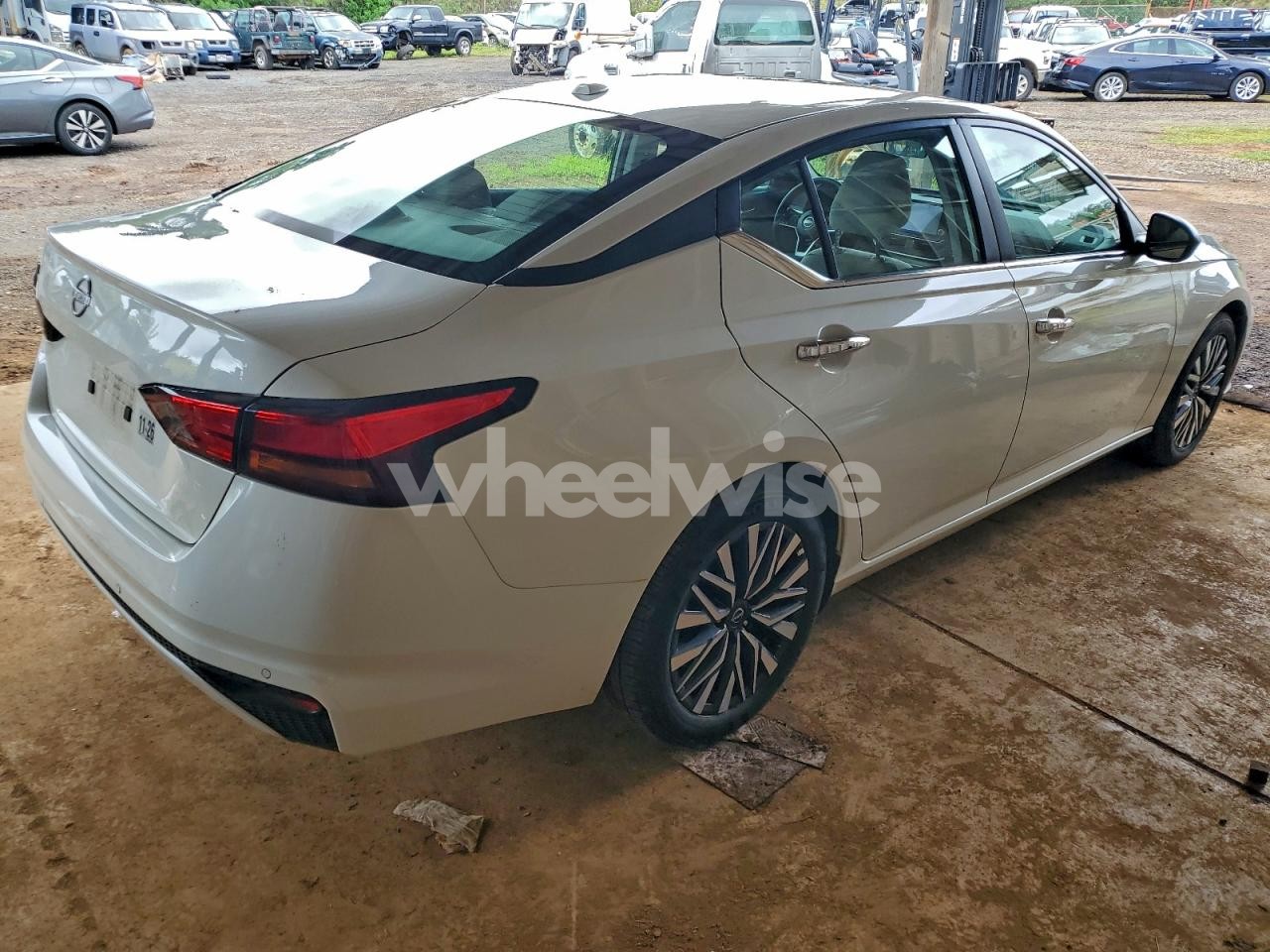 Photo 3 of 2025 NISSAN ALTIMA SV (VIN 1N4BL4DV0SN301263)