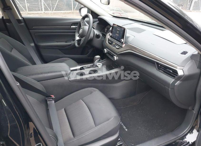 Photo 5 of 2025 Nissan Altima SV FWD (VIN 1N4BL4DV0SN302672)