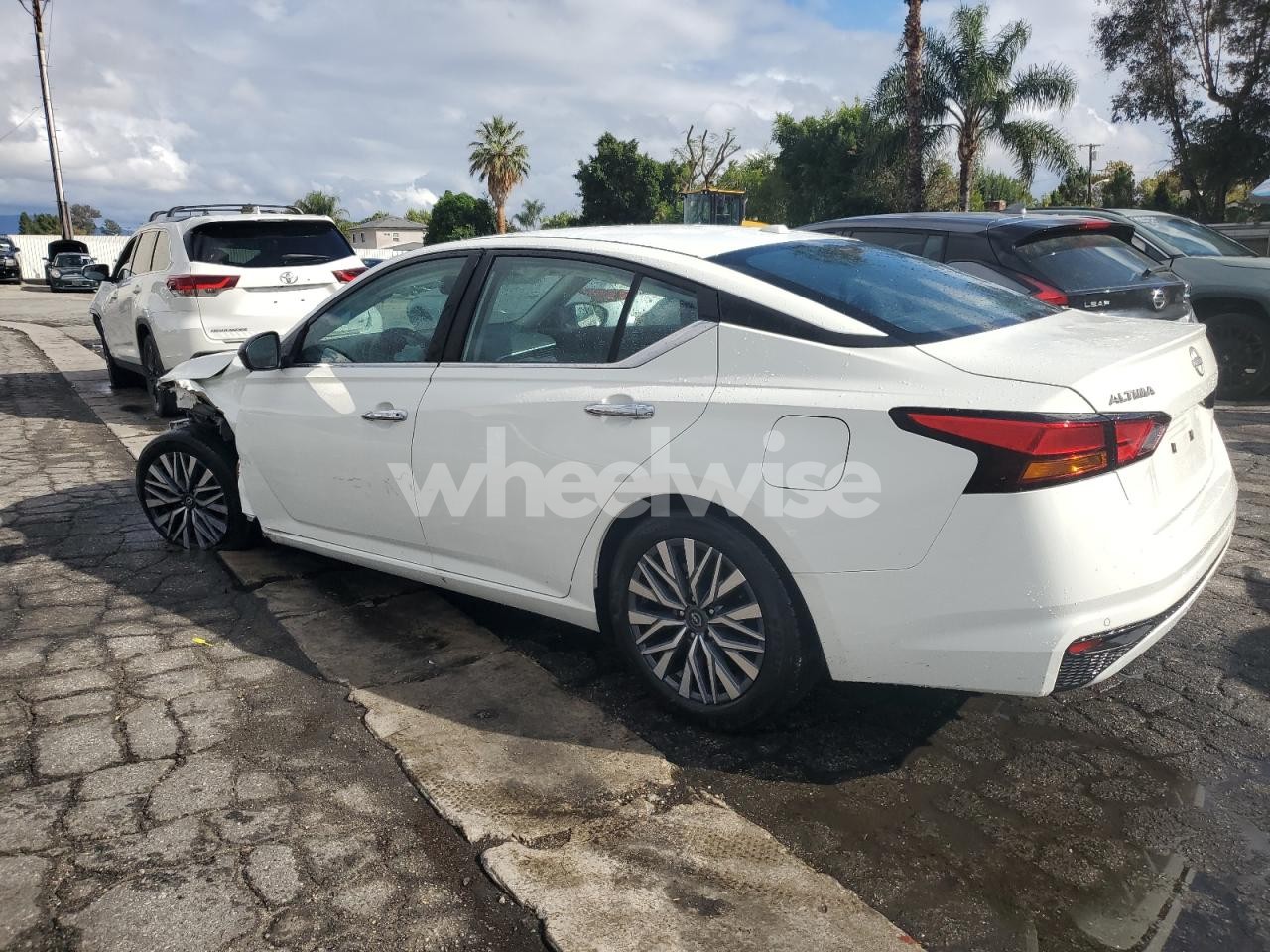 Photo 2 of 2025 NISSAN ALTIMA SV (VIN 1N4BL4DV0SN353802)