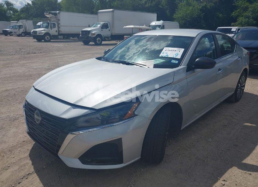 Photo 2 of 2025 Nissan Altima SV FWD (VIN 1N4BL4DV0SN366128)