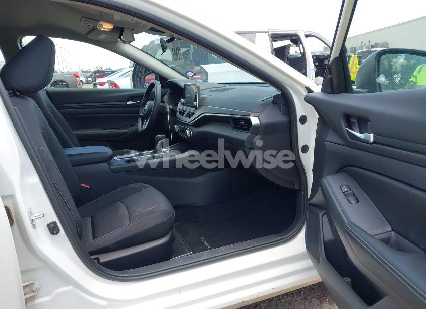 Photo 5 of 2025 Nissan Altima SV FWD (VIN 1N4BL4DV0SN375640)