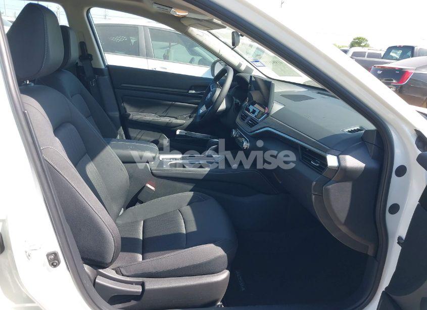 Photo 5 of 2025 Nissan Altima SV FWD (VIN 1N4BL4DV0SN378389)