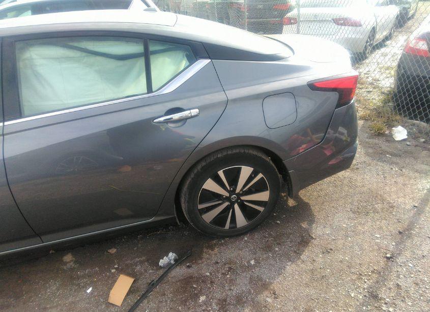 Photo 3 of 2019 Nissan Altima 2.5 SV (VIN 1N4BL4DV1KC159971)