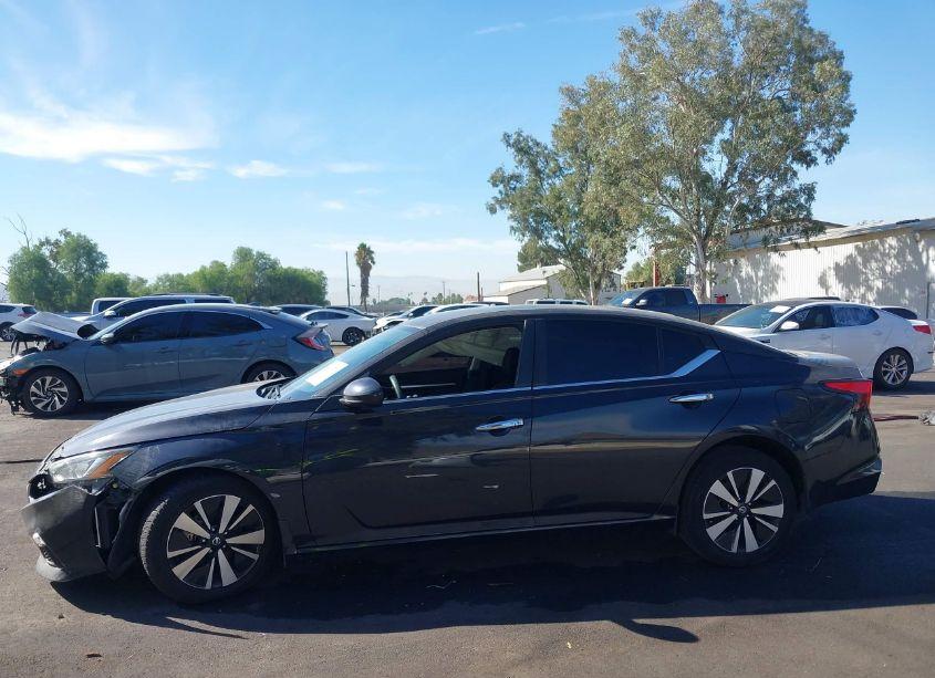 Photo 14 of 2021 Nissan Altima SV FWD (VIN 1N4BL4DV1MN301811)