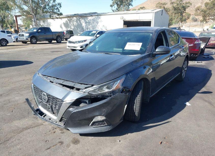 Photo 2 of 2021 Nissan Altima SV FWD (VIN 1N4BL4DV1MN301811)