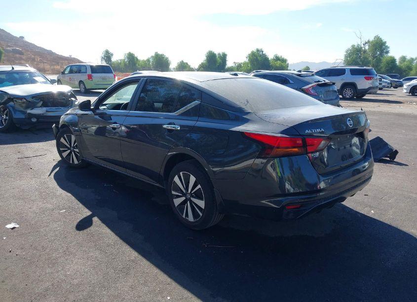 Photo 3 of 2021 Nissan Altima SV FWD (VIN 1N4BL4DV1MN301811)