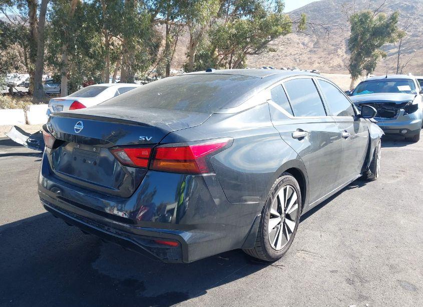 Photo 4 of 2021 Nissan Altima SV FWD (VIN 1N4BL4DV1MN301811)