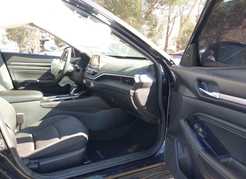 Photo 5 of 2021 Nissan Altima SV FWD (VIN 1N4BL4DV1MN301811)