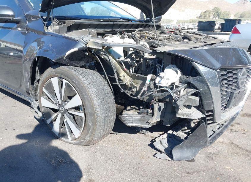 Photo 6 of 2021 Nissan Altima SV FWD (VIN 1N4BL4DV1MN301811)