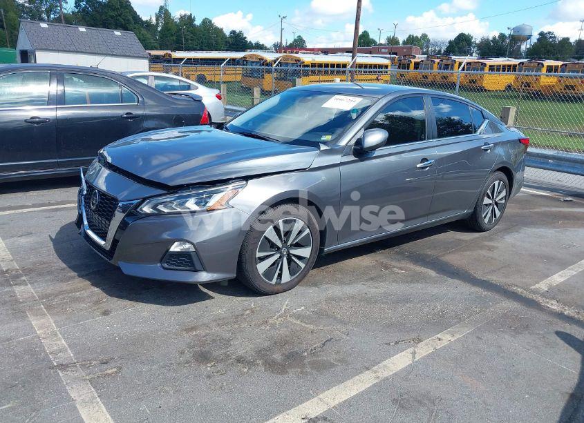 Photo 2 of 2021 Nissan Altima SV FWD (VIN 1N4BL4DV1MN359062)