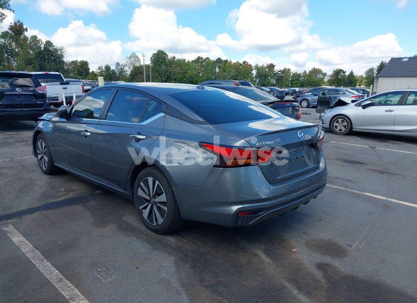 Photo 3 of 2021 Nissan Altima SV FWD (VIN 1N4BL4DV1MN359062)