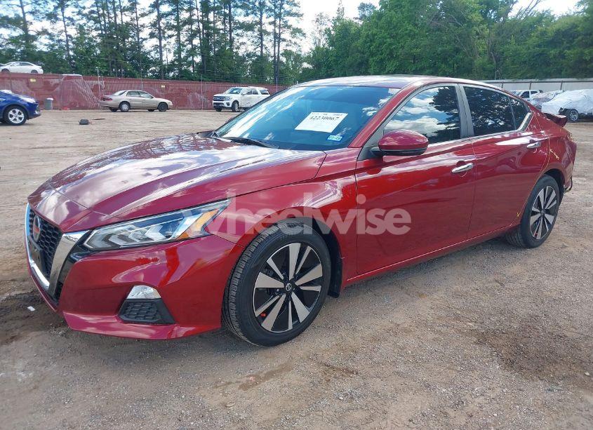 Photo 2 of 2021 Nissan Altima SV FWD (VIN 1N4BL4DV1MN379036)