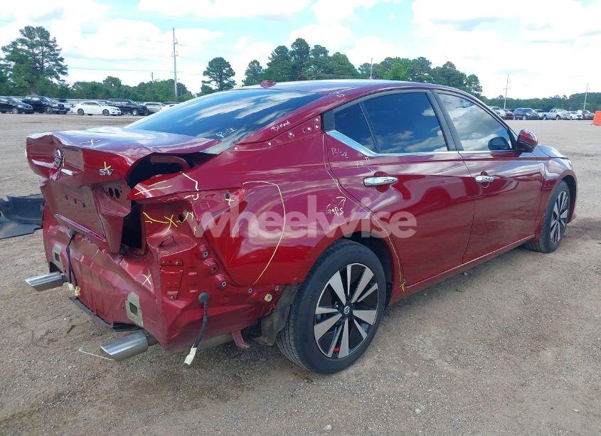 Photo 4 of 2021 Nissan Altima SV FWD (VIN 1N4BL4DV1MN379036)