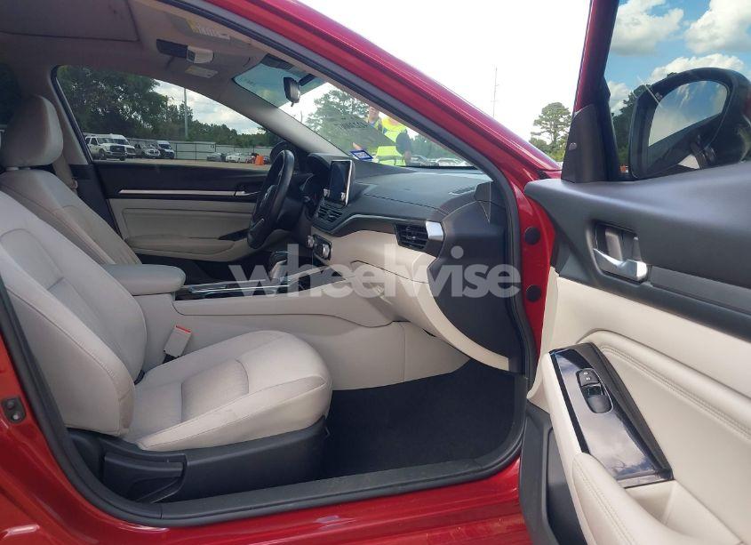 Photo 5 of 2021 Nissan Altima SV FWD (VIN 1N4BL4DV1MN379036)